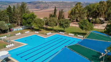 Hotel pool