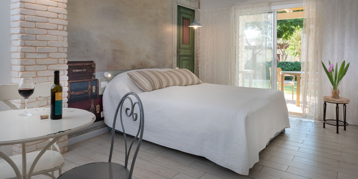 Superior Room with Balcony bedroom in Mizra