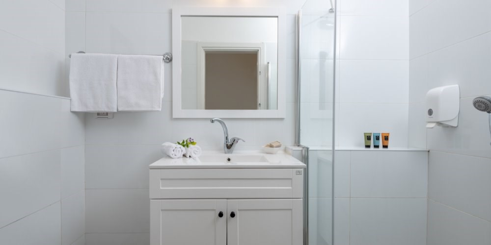 bathroom Garden Suite with Balcony