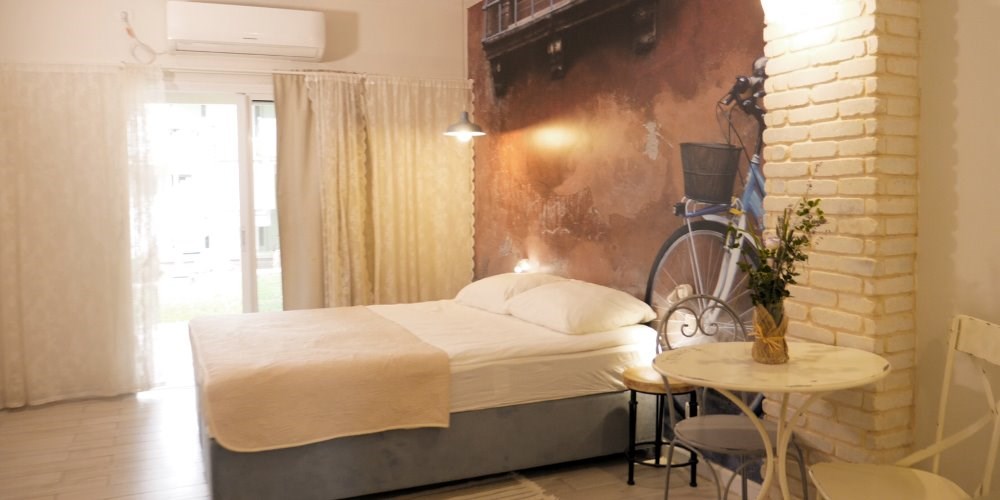 Superior Room with Balcony bedroom in Mizra