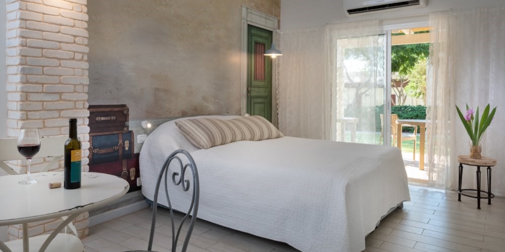 Superior Room with Balcony bedroom in Mizra
